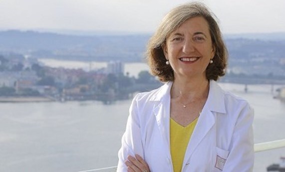 Marisa Crespo, medalla de oro y brillantes del Colegio de Médicos de A Coruña
