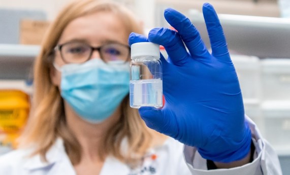 Diseñan nanocápsulas con microARN para introducirlo en las células y tratar enfermedades como el cáncer Diseñan nanocápsulas con microARN para introducirlo en las células y tratar enfermedades como el cáncer