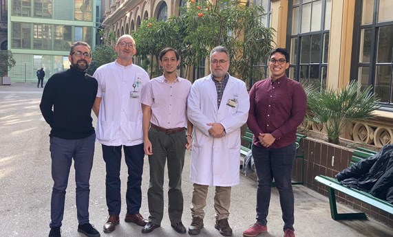 Las personas con esquizofrenia que participan en los ensayos clínicos pueden no ser representativas de la población que sufre esta enfermedad Las personas con esquizofrenia que participan en los ensayos clínicos pueden no ser representativas de la población que sufre esta enfermedad