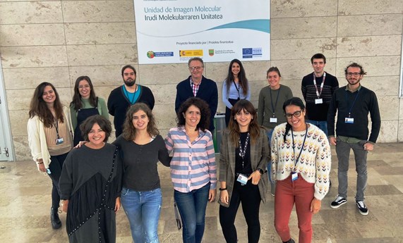 Nanozimas inorgánicas como agentes terapéuticos y de contraste Nanozimas inorgánicas como agentes terapéuticos y de contraste