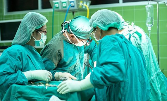 Un fármaco reduce las hemorragias graves en las operaciones a pacientes de riesgo cardiovascular Un fármaco reduce las hemorragias graves en las operaciones a pacientes de riesgo cardiovascular