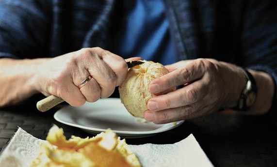 Una dieta antiinflamatoria disminuye la aparición de dolor en personas mayores Una dieta antiinflamatoria disminuye la aparición de dolor en personas mayores