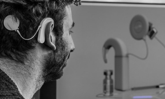 El primer fármaco controlado por luz podría mejorar la audición de las personas con implantes cocleares El primer fármaco controlado por luz podría mejorar la audición de las personas con implantes cocleares