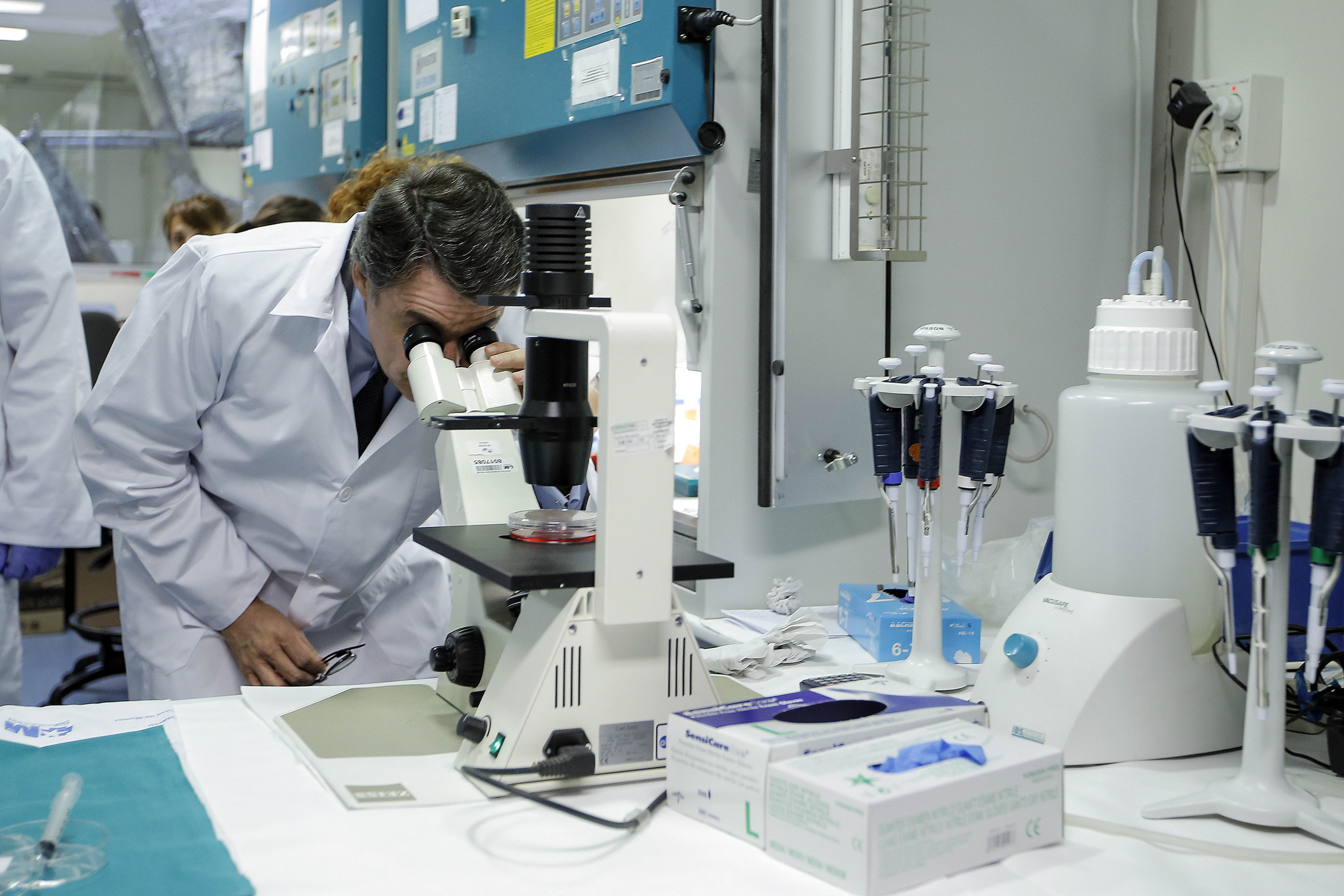 Presentan el gel para prevenir la infección por el VIH por vía sexual