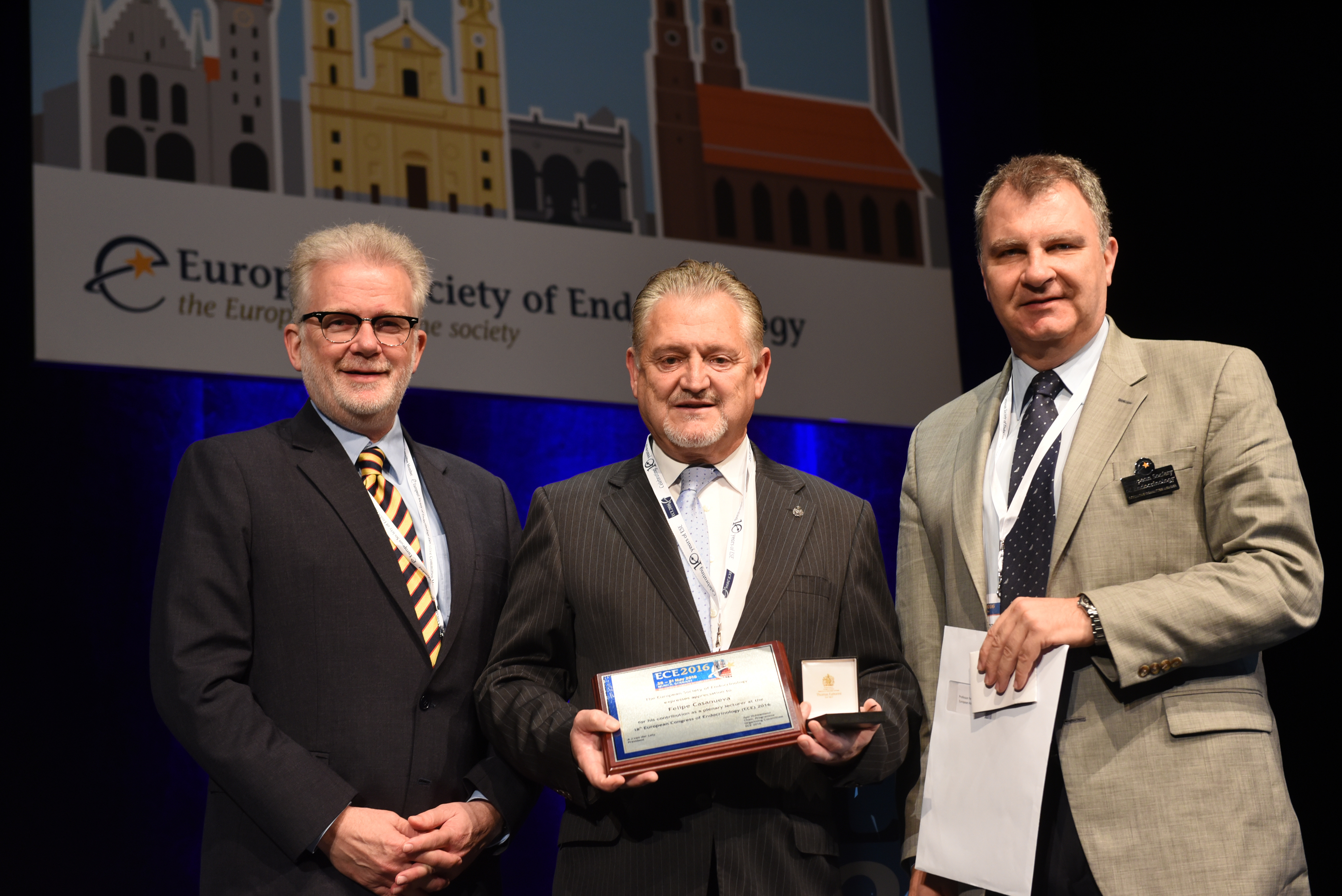 Felipe Casanueva recibe el premio de la Sociedad Europea de Endocrinología